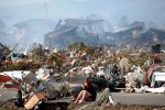 japan-earthquake-tsunami-nuclear-unforgettable-pictures-crying_33278_600x450 Photo de Asahi Shimbun, Reuters
