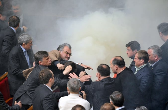 Députés du parlement ukrainien se battant - © Sergei Supinsky/AFP/Getty Images