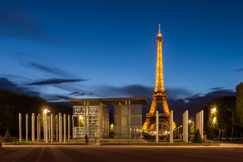 Tour Eiffel de nuit et droit à l'image : attention à la violation
