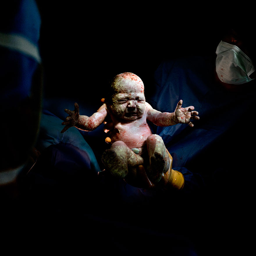 © Christian Berthelot - Romane, 8 secondes après sa naissance