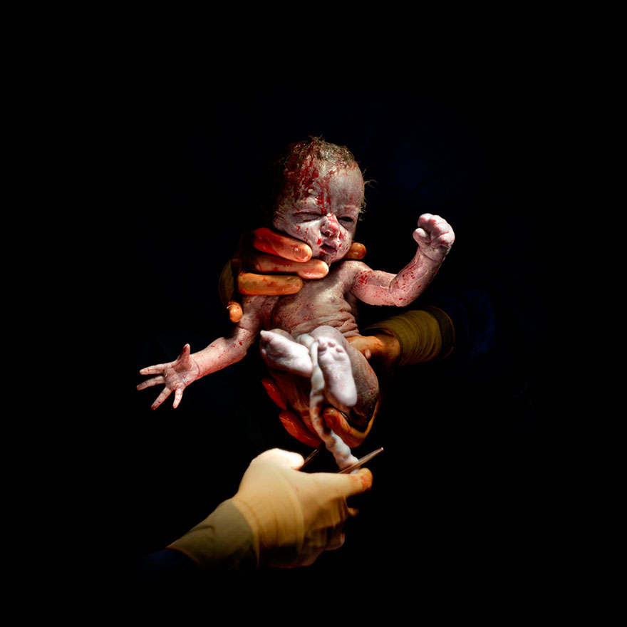 © Christian Berthelot - Leanne, 13 secondes après sa naissance