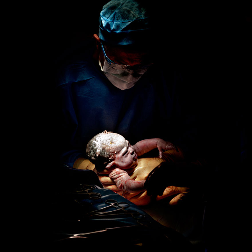 © Christian Berthelot - Chloé, 11 secondes après sa naissance