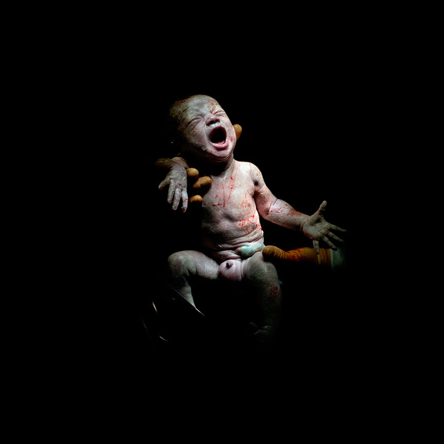 © Christian Berthelot - Mael, 18 secondes après sa naissance