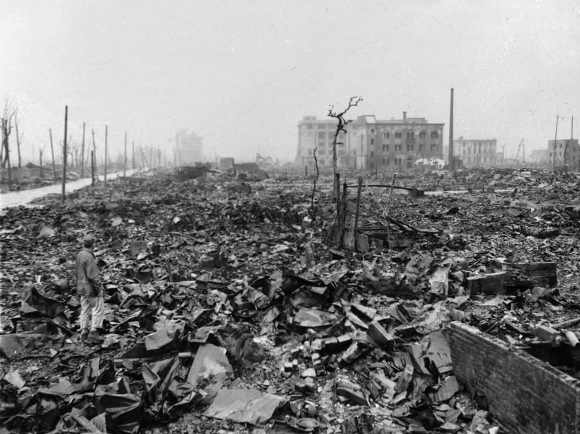 La chaleur de la bombe atomique a fait fondre l'acier de ce centre industriel, ne laissant que des ruines - © AP/SIPA