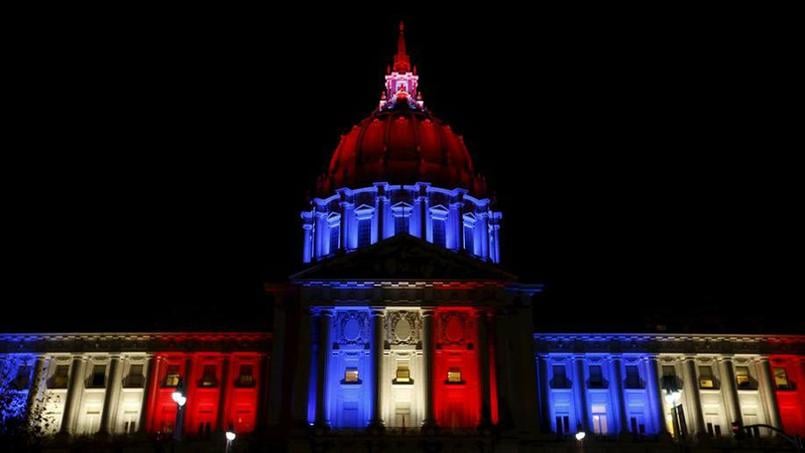 La Mairie de San Francisco bleue blanc rouge - © REUTERS / Stephen Lam
