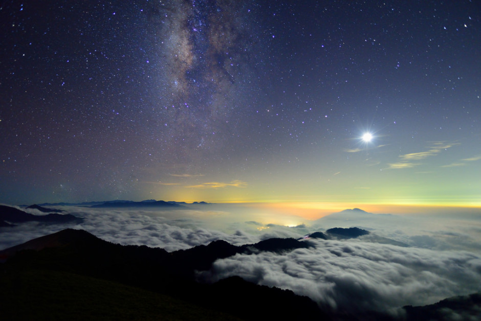 Moon and Galaxy, Mountain Hehuan by Vincent Ting