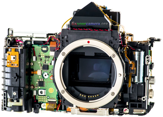 Les entrailles des boitiers FIXYOURCAMERA-ORG-Teardown-Review-Canon-5D-mkiii-050-Disassembly-620x446