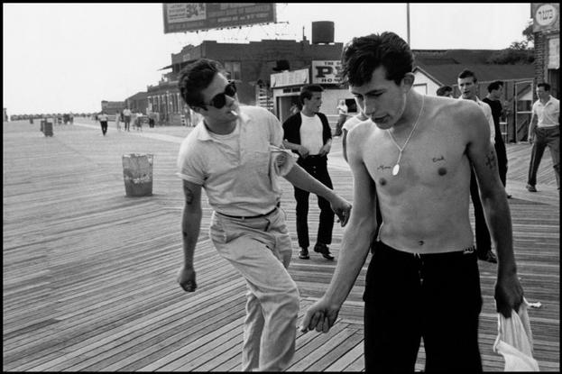 USA. 1959. New York City. Coney Island Brooklyn Gang Bruce Davidson TAFMAG 2