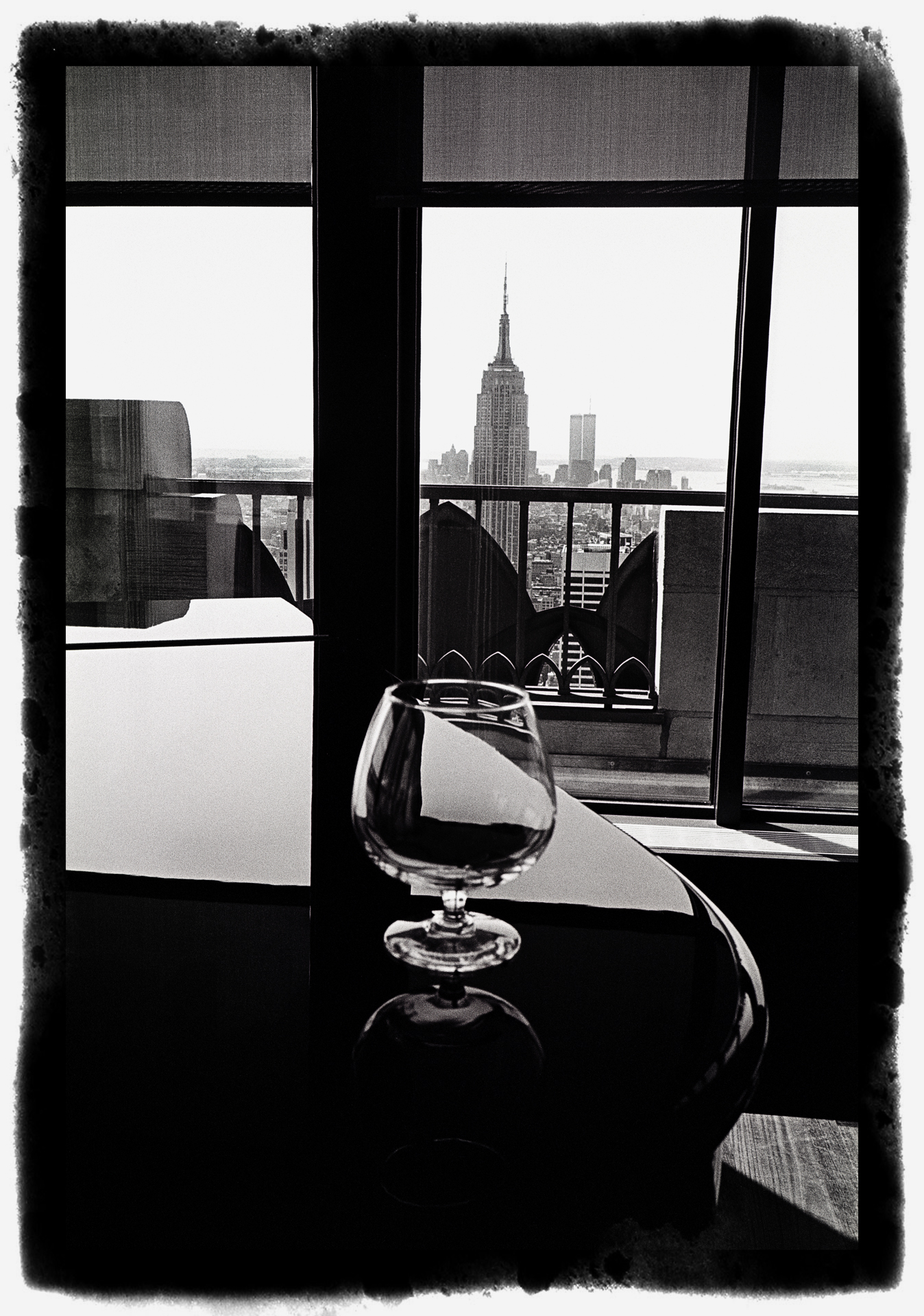 Prix Ilford 2011 : le verre sur le piano à New-york (Leica M6 + Summicron 2/35 mm version III).