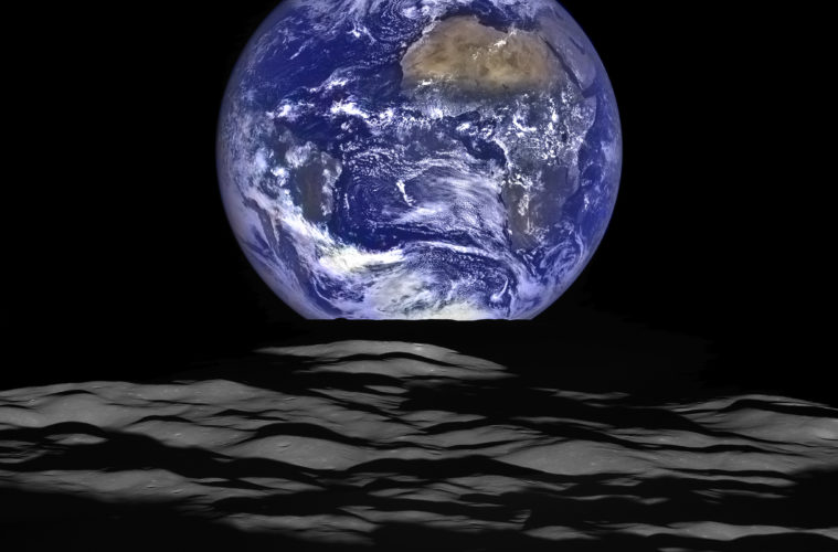 A Voir La Nasa Photographie Un Lever De Terre Depuis La Lune