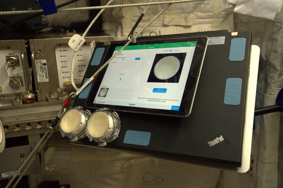 © Thomas Pesquet, ESA/NASA - Aquapad, un dispositif qui permet de contrôler ponctuellement la qualité de l'eau, en test sur Proxima, dans le but de rendre l'eau potable plus accessible sur Terre