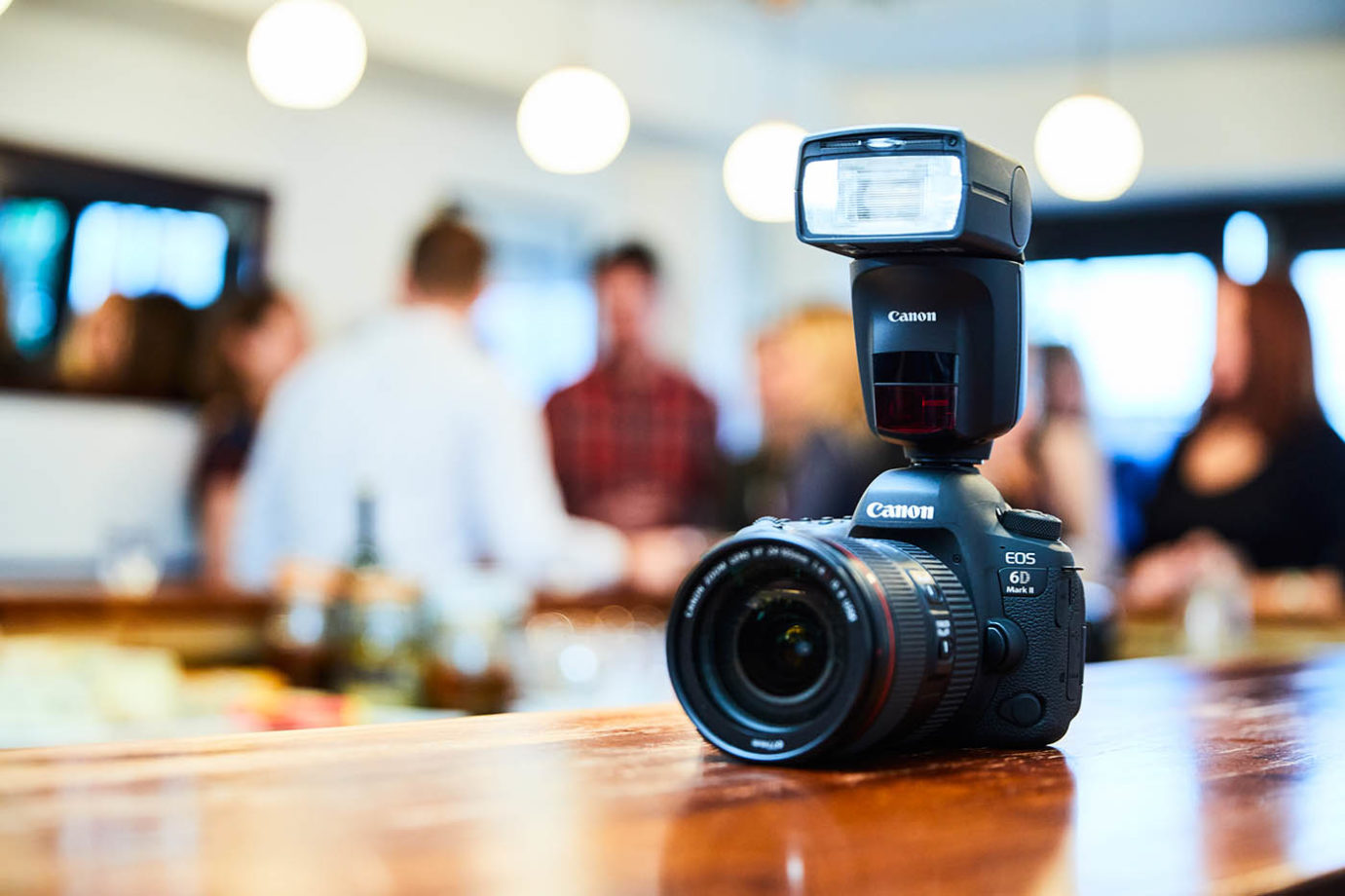 Canon Speedlite 470EX-AI : l'éclairage indirect au flash automatisé