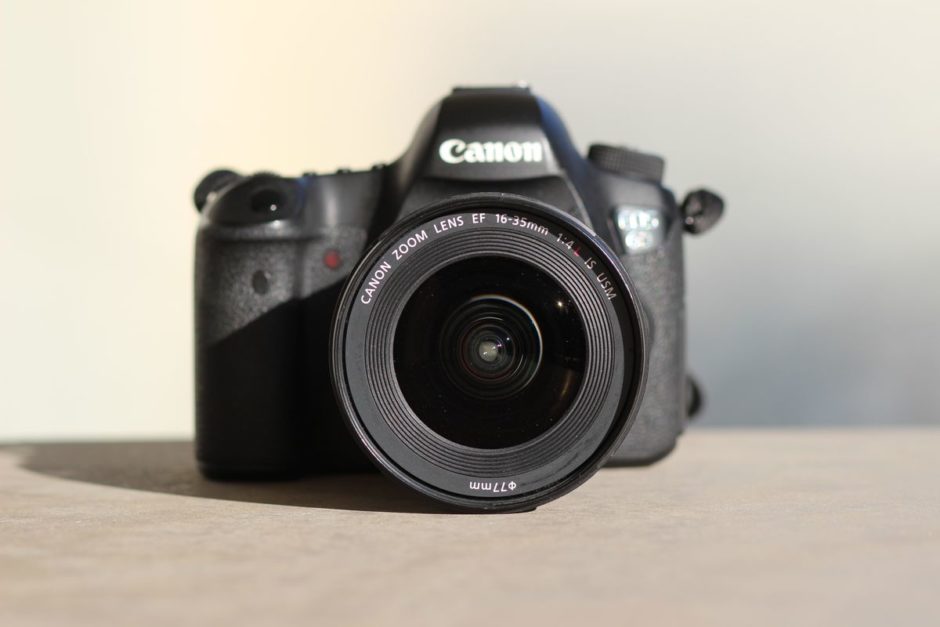 Vue de face du Canon EF 16-35 mm f/4 L IS USM