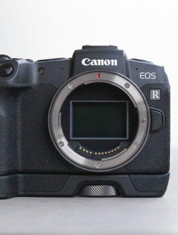 Canon EOS RP face avant