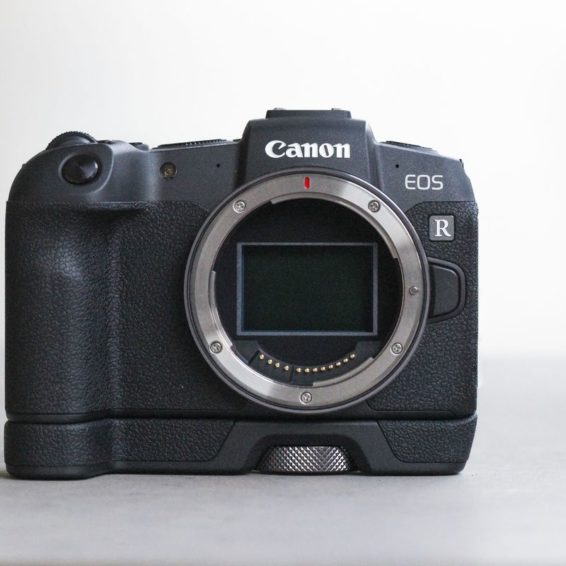 Canon EOS RP face avant