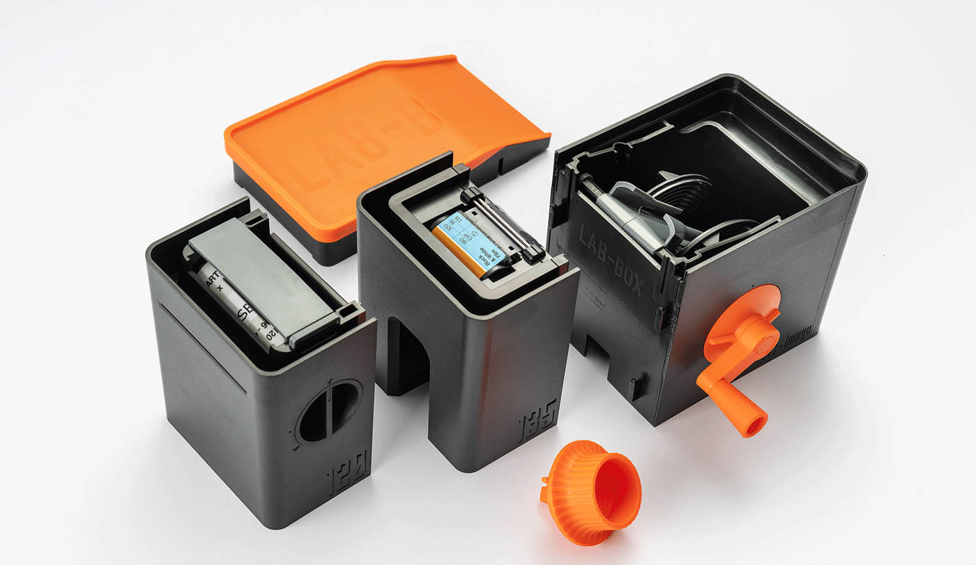 LABBOX une boîte ingénieuse pour développer ses négatifs 135 et 120