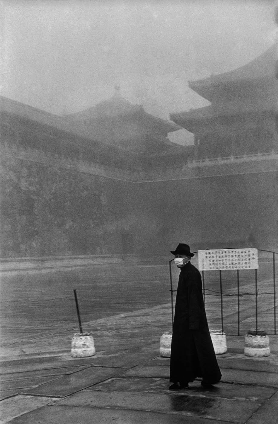 A visitor to the Forbidden City, Beijing, December 1948. © Fondation Henri Cartier-Bresson / Magnum Photos