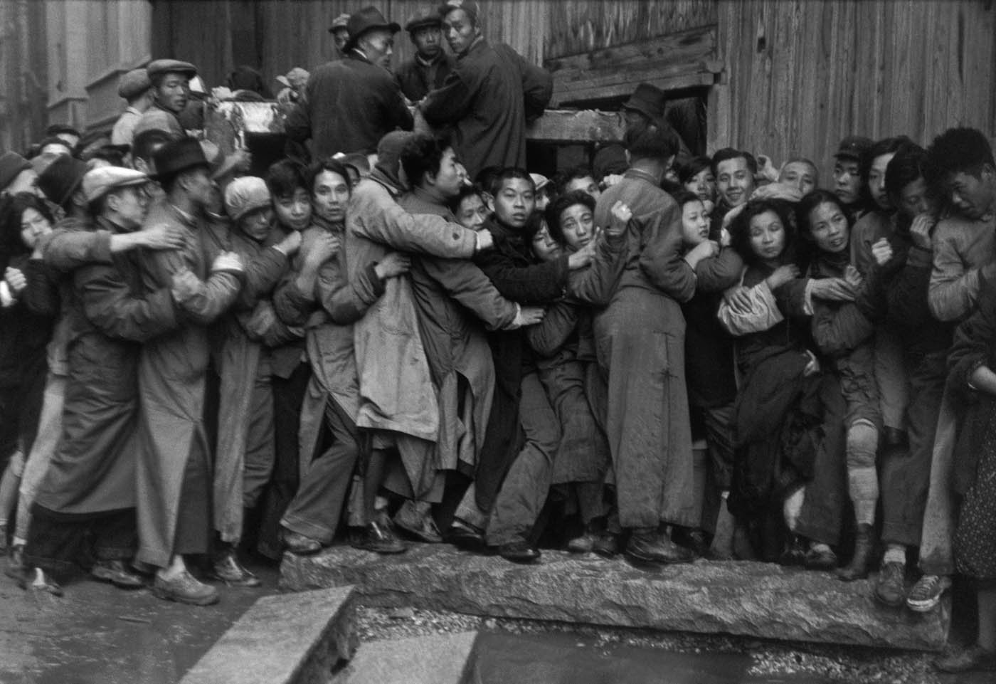 Gold Rush. At the end of the day, scrambles in front of a bank to buy gold. The last days of Kuomintang, Shanghai, 23 December 1948. © Fondation Henri Cartier-Bresson / Magnum Photos 