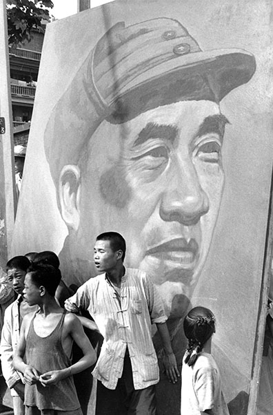 Meeting culturel au Canidrome de Shanghai, 4 juillet 1949. © Fondation Henri Cartier-Bresson / Magnum Photos