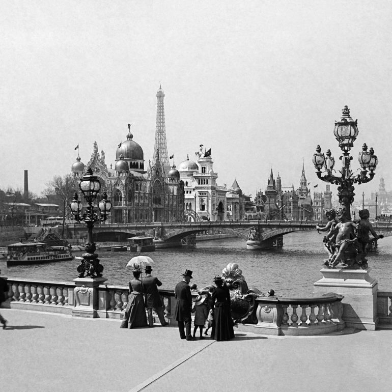 Vue depuis le Pont Alexandre 3 (autour de 1900 à Paris).