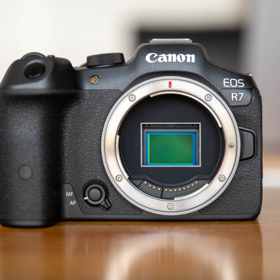 Canon EOS R7