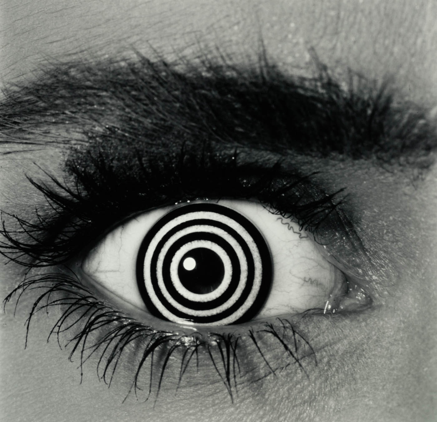 Irving Penn Bull's Eye Contact Lens (B)