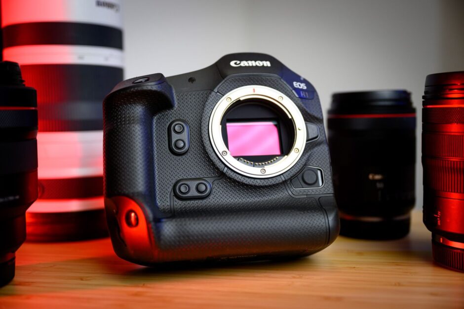 Dual Pixel RAW et suivi des joueurs de football américain : Canon met à jour ses boîtiers, dont les EOS R1 et EOS R5 Mark II