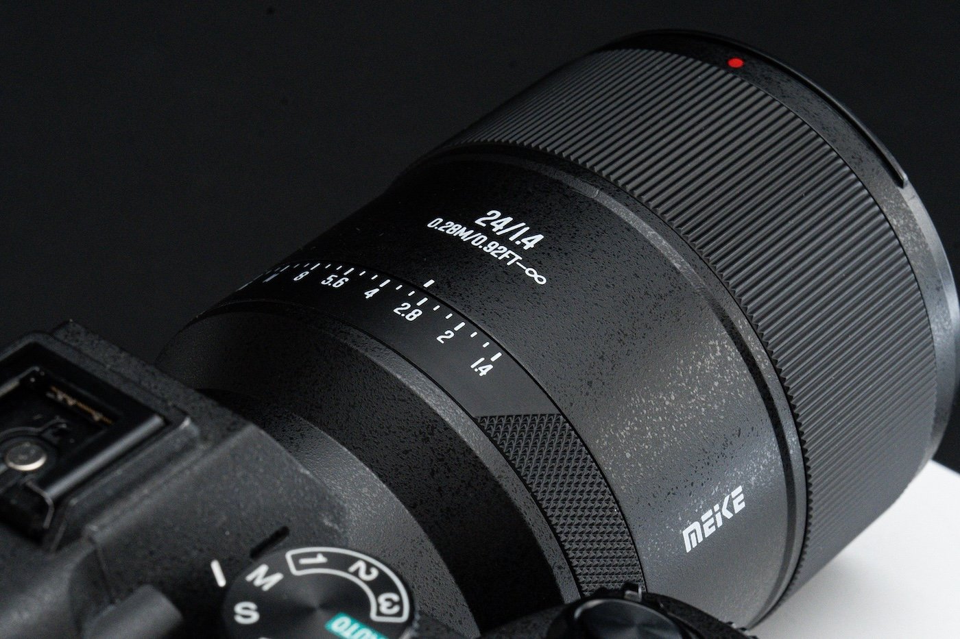 Meike 24 mm f/1,4 Mix