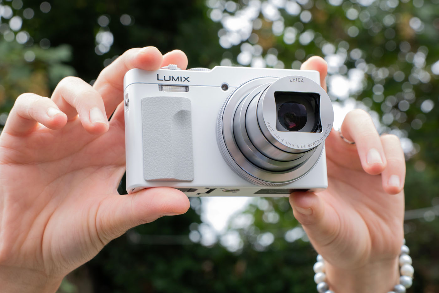 Panasonic Lumix TZ99 : une nouvelle version blanche pour le